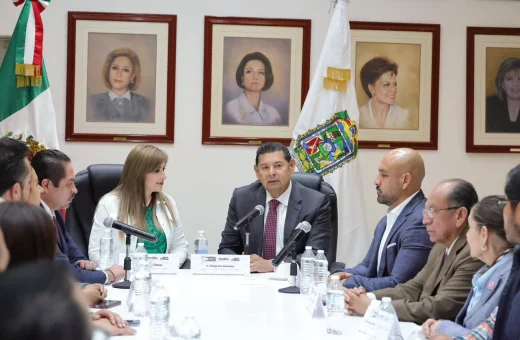 Alejandro Armenta Mier encabeza reunión de trabajo con nuevo director del SEDIF y funcionarios del gobierno de Puebla