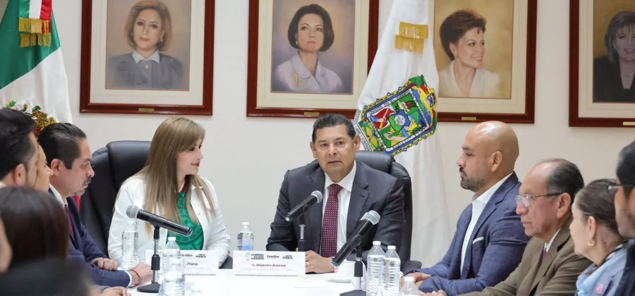 Alejandro Armenta Mier encabeza reunión de trabajo con nuevo director del SEDIF y funcionarios del gobierno de Puebla